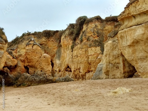 Küste der Algarve in Portugal © pattilabelle