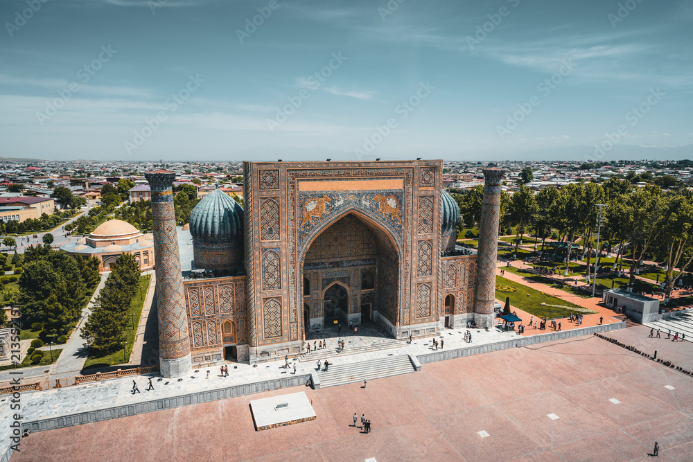 Obraz premium Sher Dor madrasah on Registan square, Samarkand, Uzbekistan