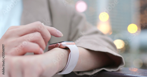 Canvas Print Woman use of smart watch at outdoor