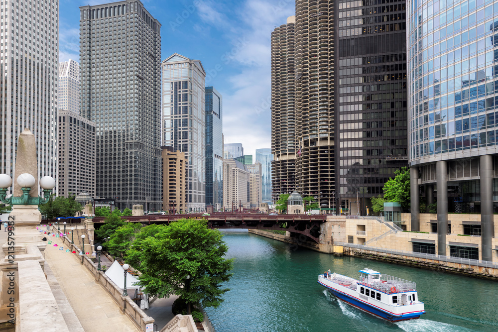 Chicago skyline panorama with skyscrapers and Chicago river at summer sunny  day, Chicago, Illinois, USA. Stock Photo | Adobe Stock