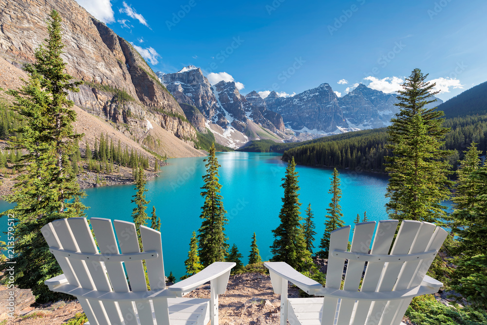 Beautiful turquoise waters of the Moraine Lake at sunset with snow-covered peaks above it in Rocky Mountains, Banff National Park, Canada. - obrazy, fototapety, plakaty 
