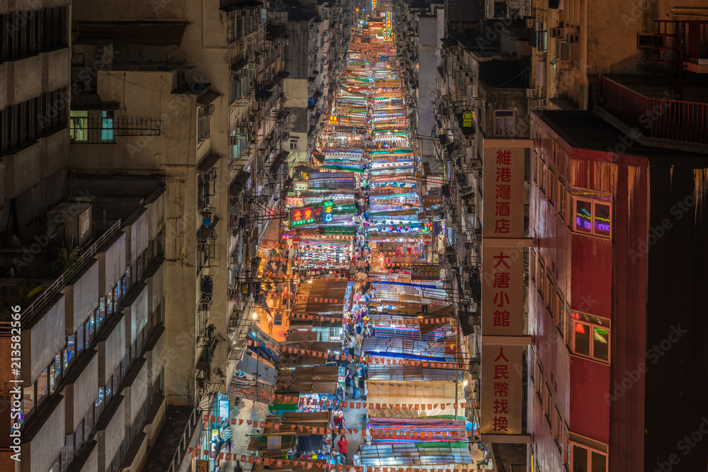 Fototapeta premium Temple Street Night Market in Hong Kong