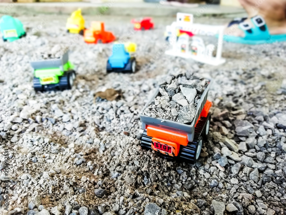 Bring your child's imagination toy to play virtual construction. Bring your child's imagination toy to play virtual construction.