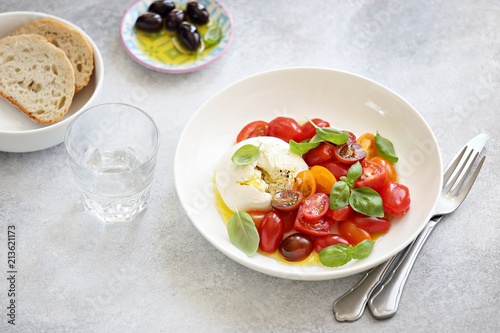  Mozzarella and cherry tomatoes salad with fresh basil and olives. 