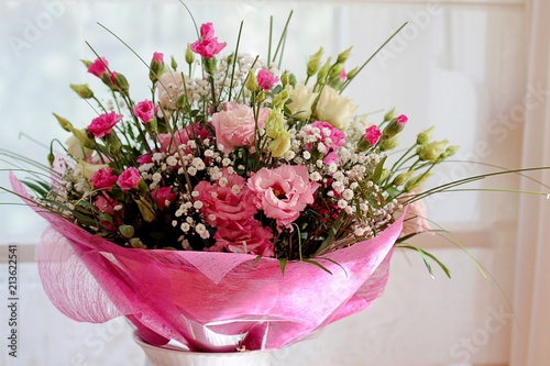 bukiet kwiatów różowych  photo