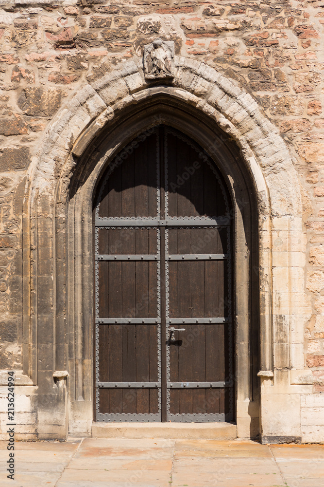 Holztür Eingang Einer Christlichen Kirche In Deutschland