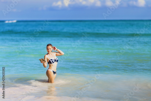 Mermaid with sea shell 