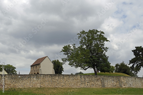 klostermauer von unesco welterbe kloster lorsch photo