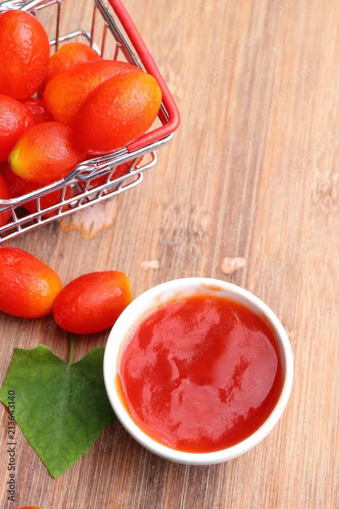 Fresh tomatoes with sauce Fresh tomatoes with sauce