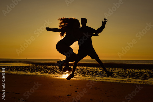 couple en vacances à la mer