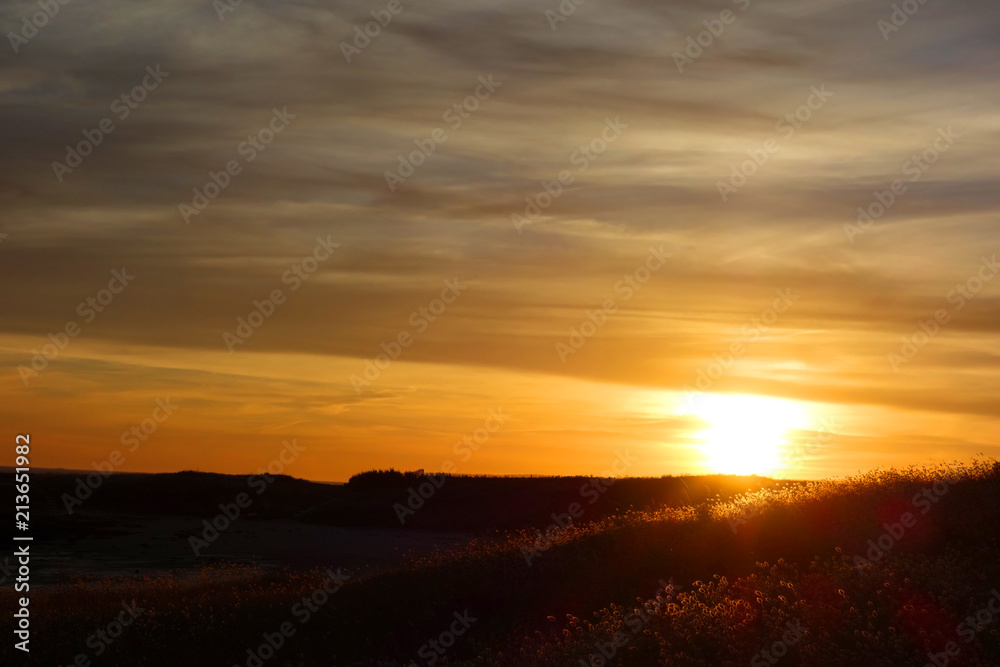 Obraz premium Sonnenuntergang über den dünen