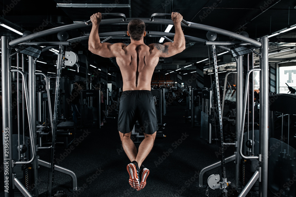 Strong man doing pull ups