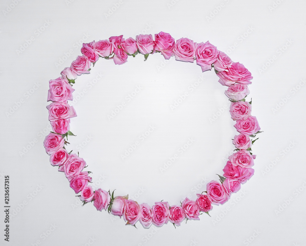 Obraz premium Vintage round frame of pink roses on a white background