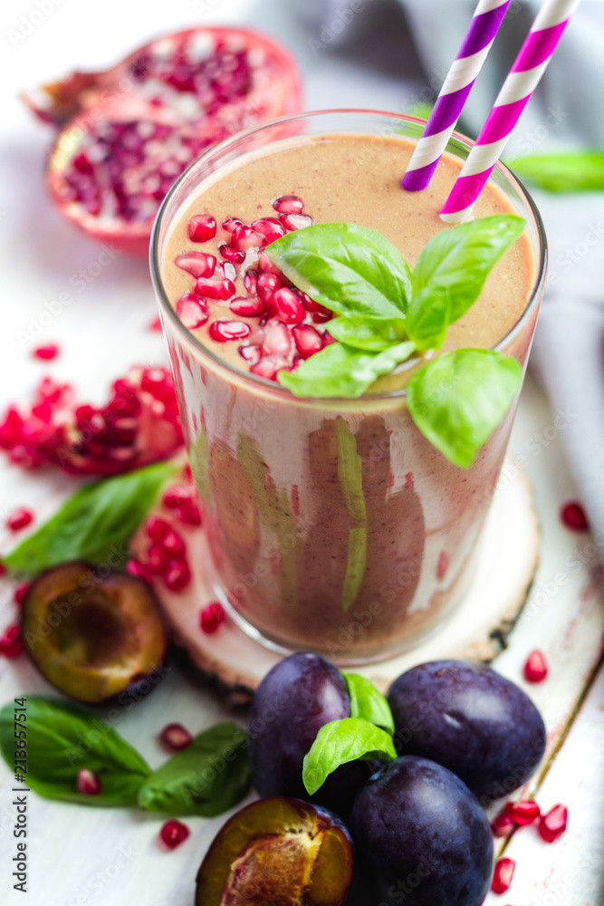 Pink Pomegranate Smoothie Pink Pomegranate Smoothie