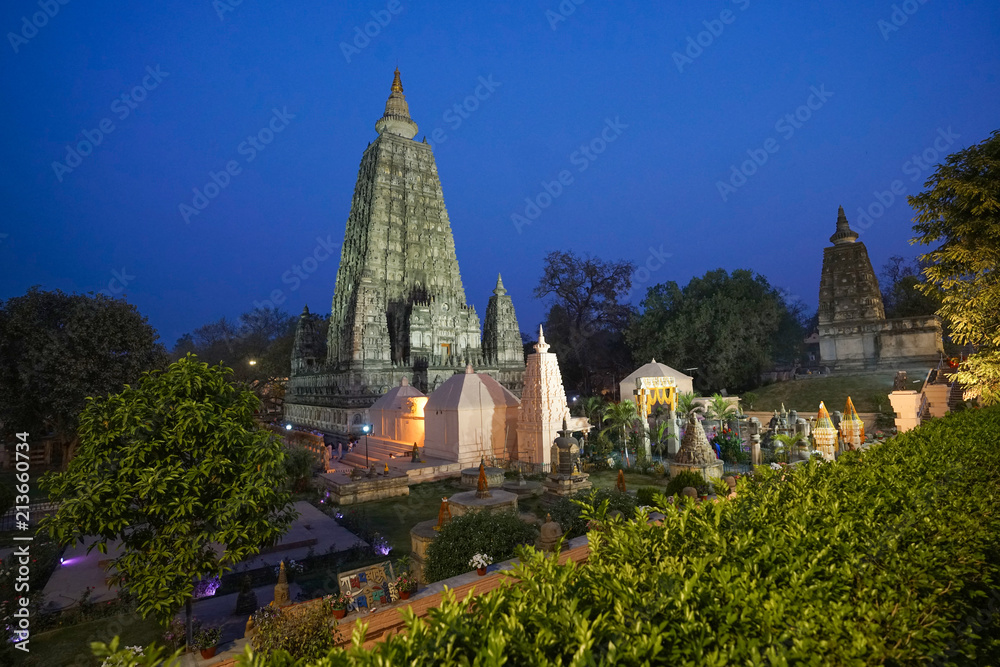 Obraz premium Mahabodhi Temple Complex in Gaya district in the state of Bihar, India