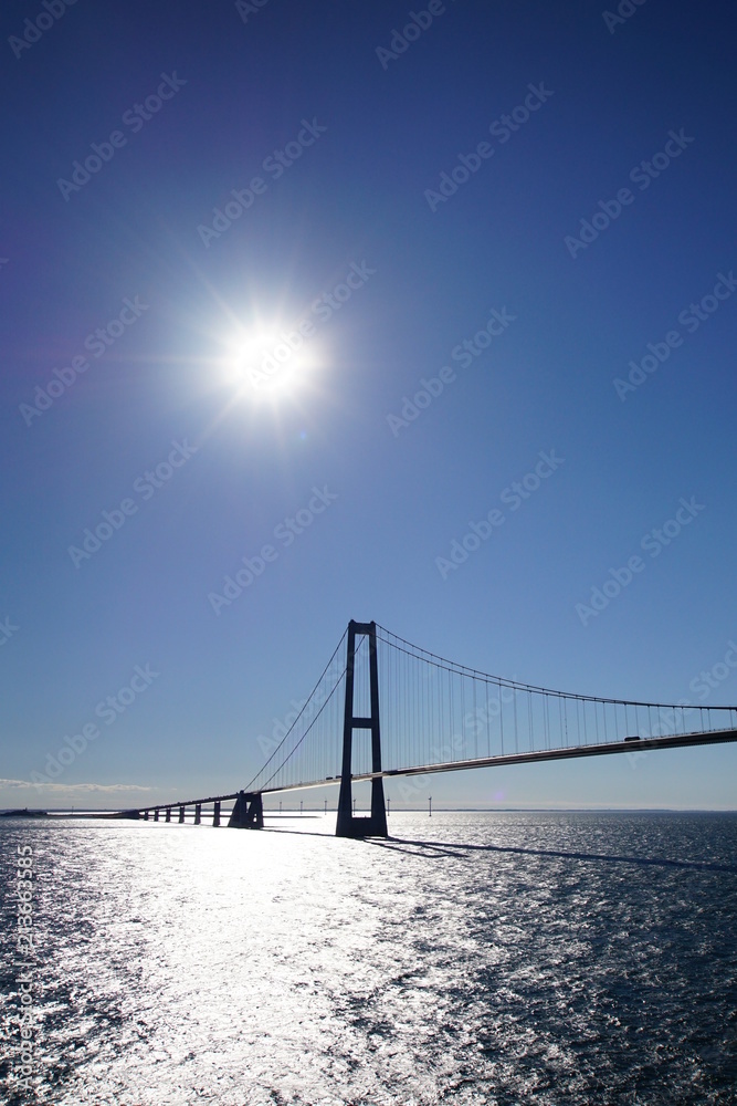 Fototapeta premium Storebæltsbroen, Hängebrücke über den Großen Belt