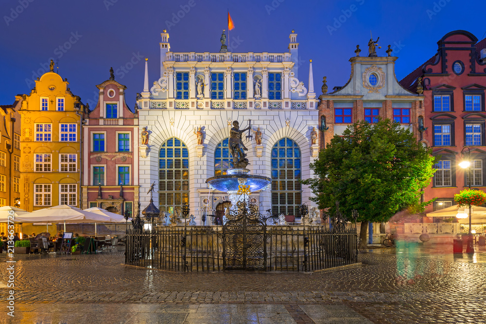 Fototapeta premium Architecture of Artus Court in Gdansk at night, Poland