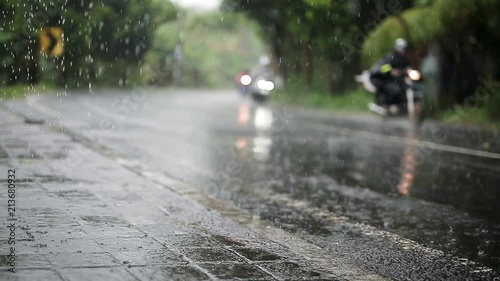Traffic under rain
