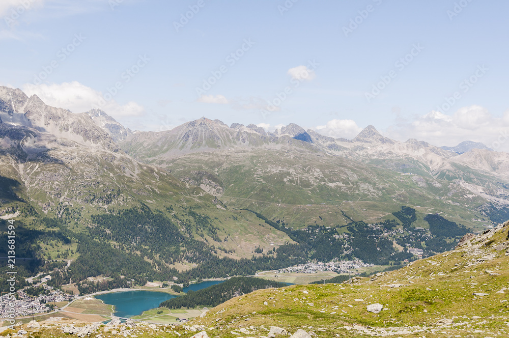 Obraz premium Silvaplana, Corvatsch, Wanderweg, Silvaplanersee, Champfèrsee, Bergsee, Piz Julier, Piz Albana, Piz Nair, Corviglia, Alpen, Oberengadin, Graubünden, Sommer, Schweiz