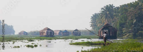 Fotografie Panorama of houseboats on Kerala backwaters