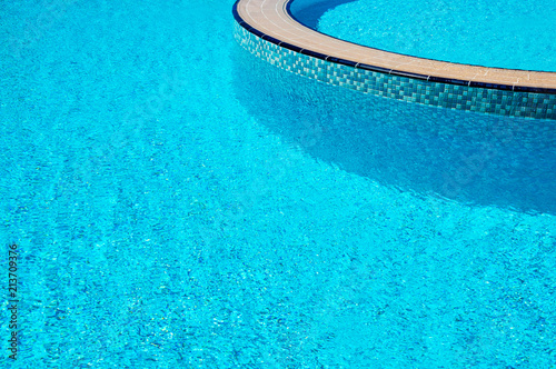 Background of water surface in blue swimming pool with the edge © Дмитрий С.