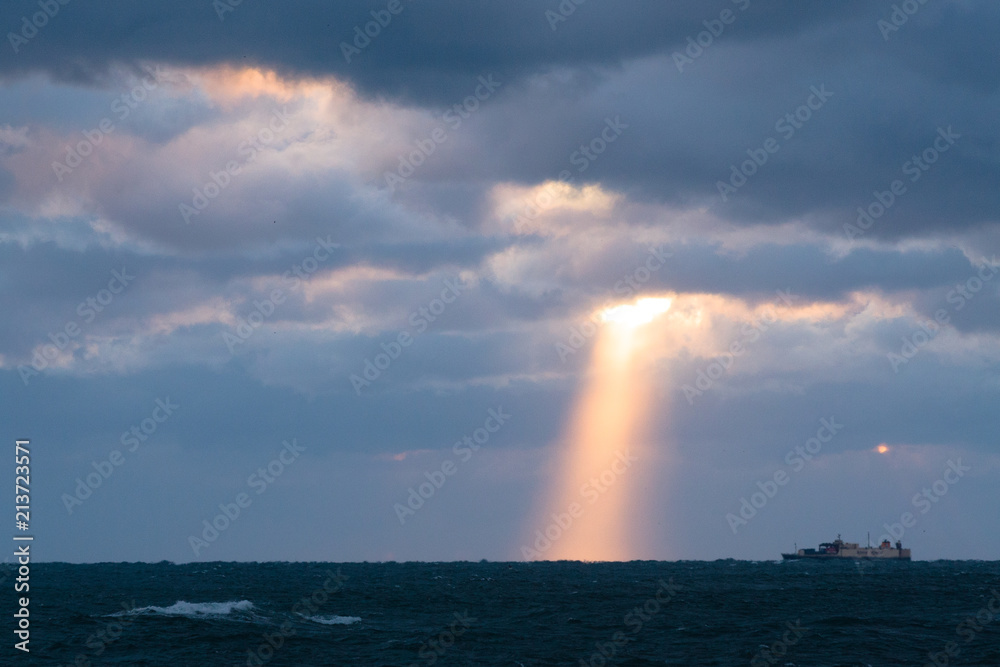 雲間からの光