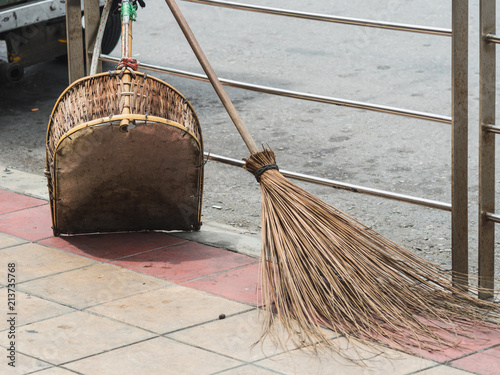 Brooms and accessories Be prepared for the staff in an orderly manner. To get together, clean the sidewalks and public roads.