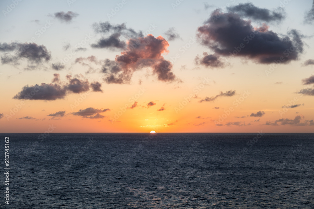 Naklejka premium Sunset at sea