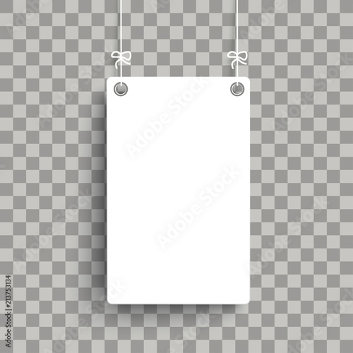 Weißes Schild hängend vor einem transparenten Hintergrund