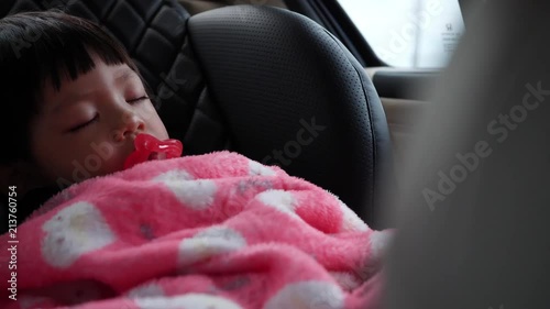 baby sleeping in car seat