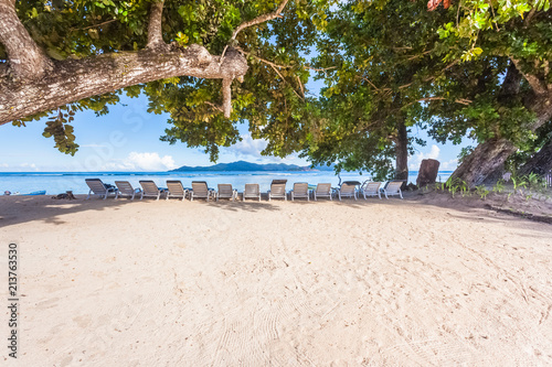 plage d'anse Réunion à la Digue, vue sur Praslin, Seychelles 