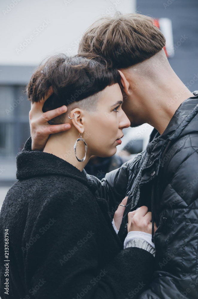 Fototapeta premium Couple hugging on city street