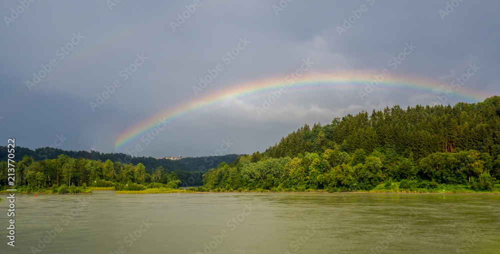 Regenbogen über dem Donautal Regenbogen über dem Donautal