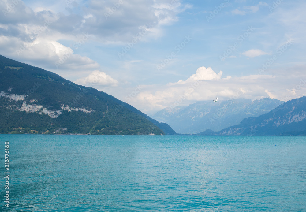Schweizer Landschaft - See bei Interlaken und Thun