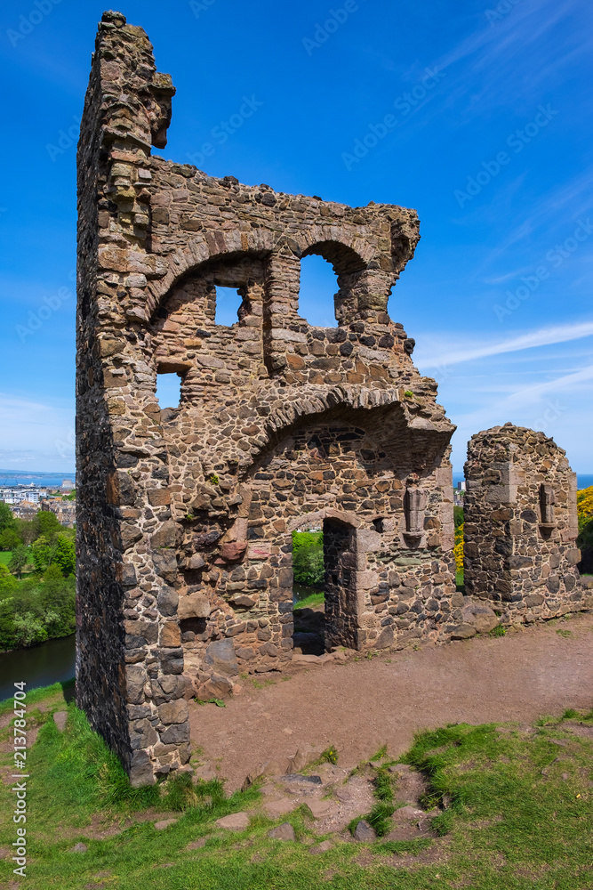 Die Ruine der St. Anthony-Kapelle in Edinburgh/Schottland