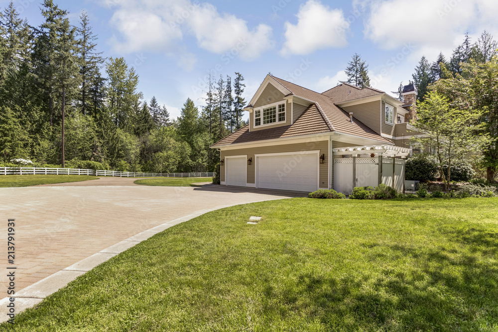 Outstanding country residence with a garage. Outstanding country residence with a garage.