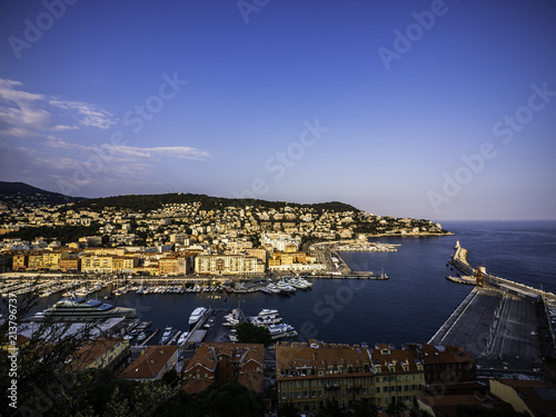 Obraz na płótnie skyline of coastal town of Nice in France during sunset time w salonie