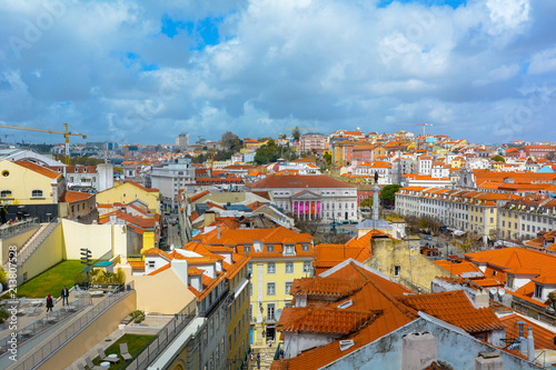 Vista dall'alto della città di Lisbona. Panorama dei quartieri photo