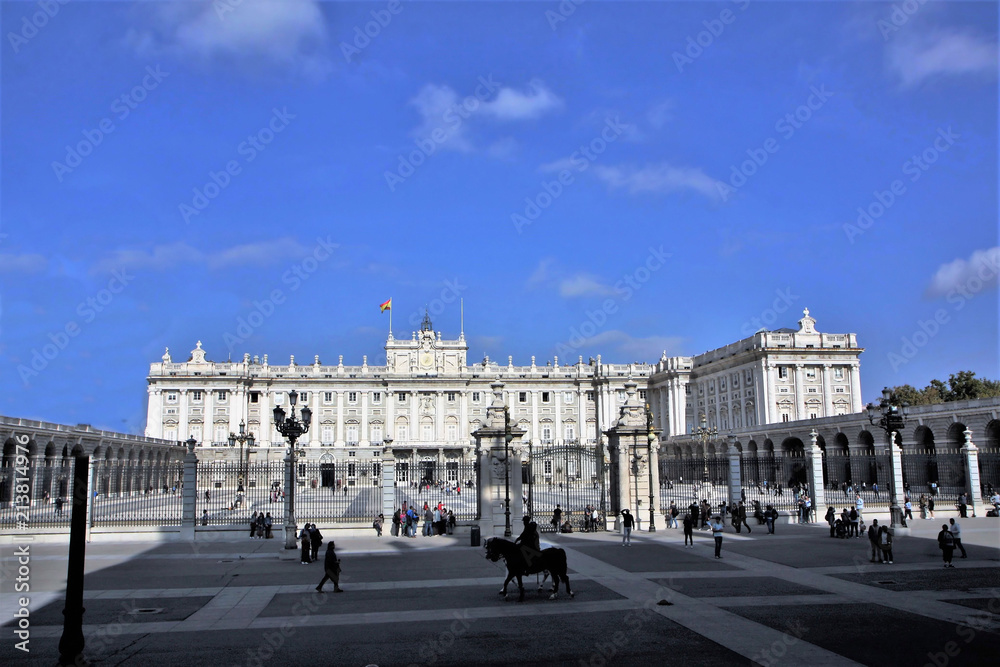 Madrid, reflets d’albâtre de la cours du palais royal
