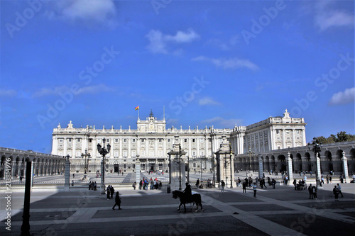 Madrid, reflets d’albâtre de la cours du palais royal