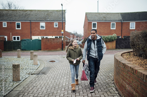 Foto Walking Home from the Shops