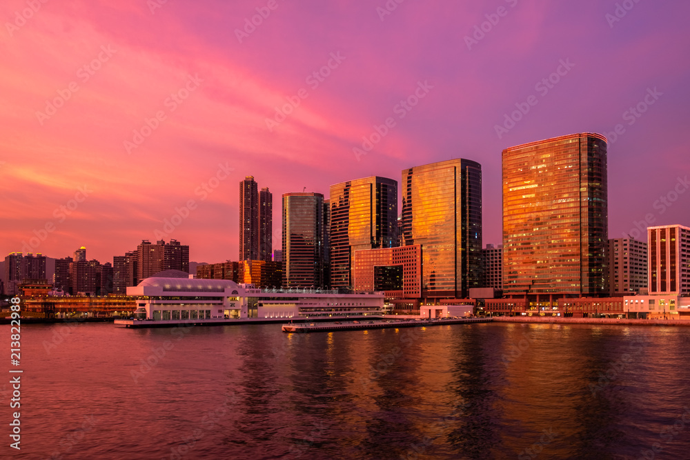 Fototapeta premium Twilight of Victoria Harbor of Hong Kong