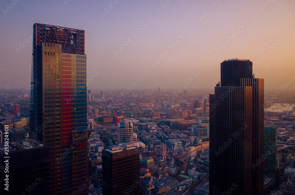 Fototapeta premium Cheese-greater & Natwest tower