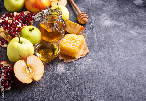 Honey, apple and pomegranate for Rosh Hashana