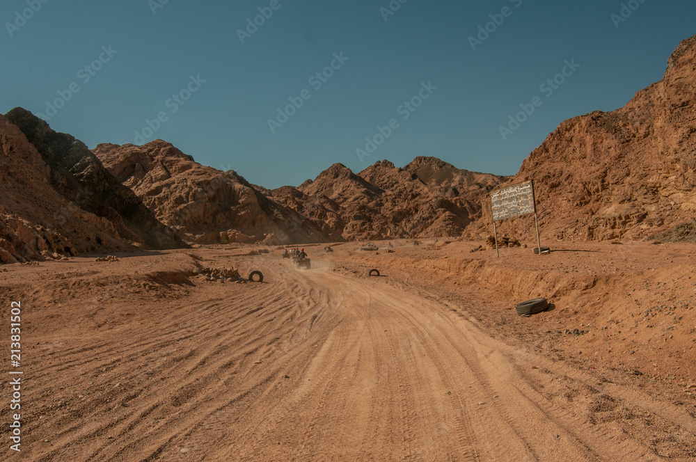 The sand way across the Moses mountains 1