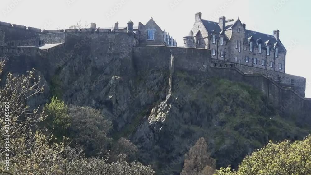 A view on Edinburgh’s royal castle and a hill
