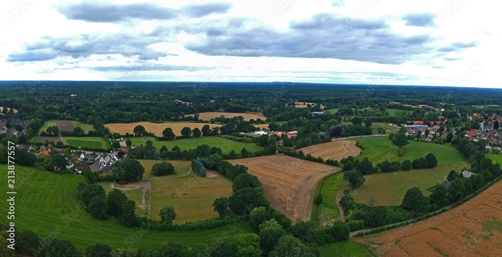 Panorama Luftbild Felder und Wiesen mit Horizont