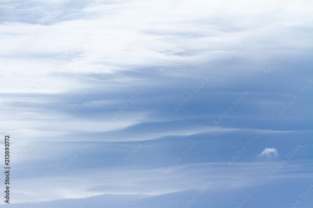 空 空