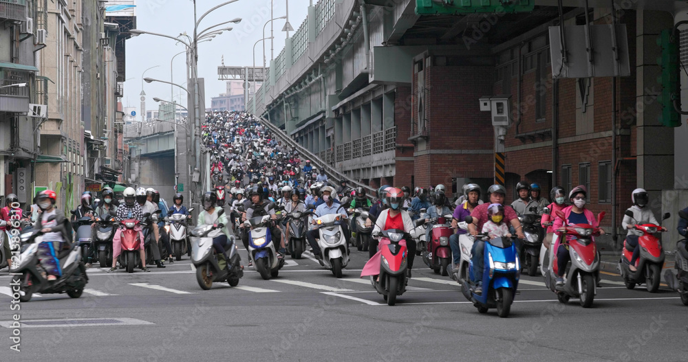 Obraz premium Crowded of Motorbike in taipei city at outdoor