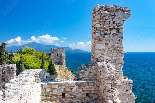 Canvas Print Ancient ruins overlooking the sea in Samos Town